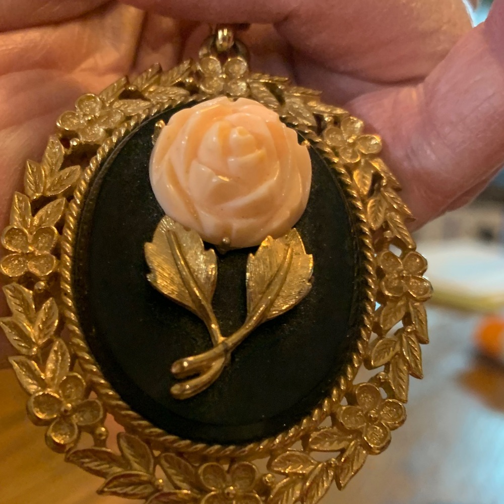 1920”s Gold and Black Floral Pendant Necklace on one side with a mirror on th PI - Picture 4 of 5